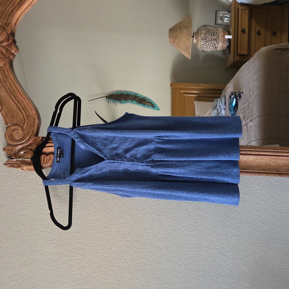 Cable & Gauge Blue  Embroidered Sleeveless Button Front Tank - Picture 4 of 7